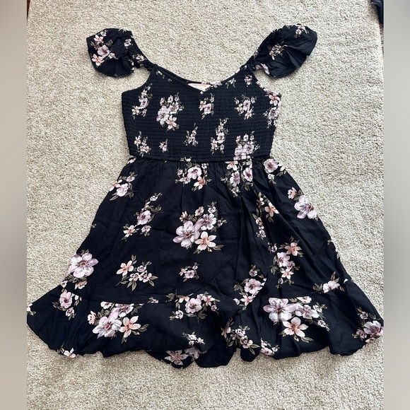 Band of Gypsies Dresses & Skirts - NWT - BOG Collective Women’s Top Smocked Dress Black Floral Ruffle Size Small